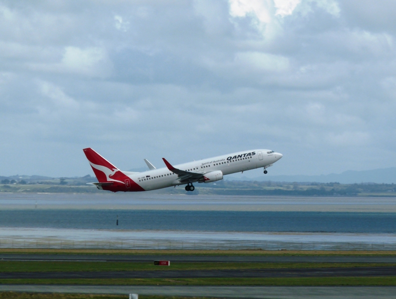 Qantas NZ B738