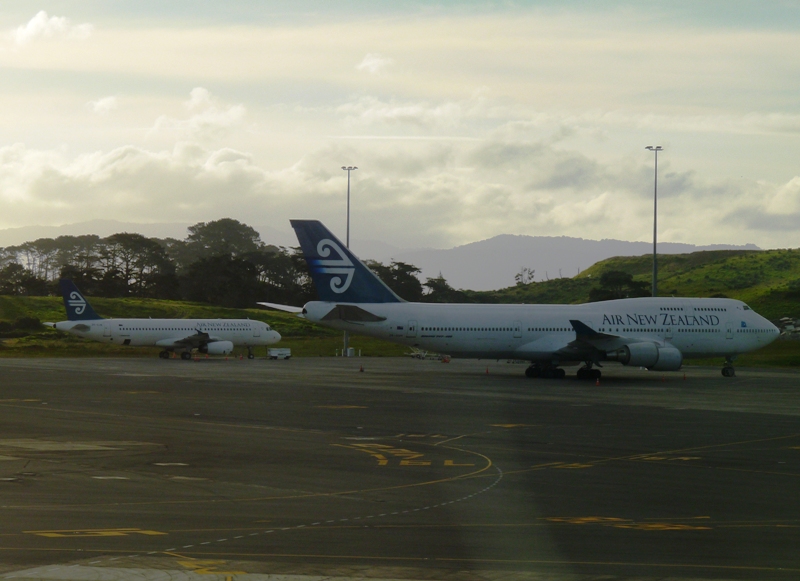 AIZ NZ A320 &amp; B744
