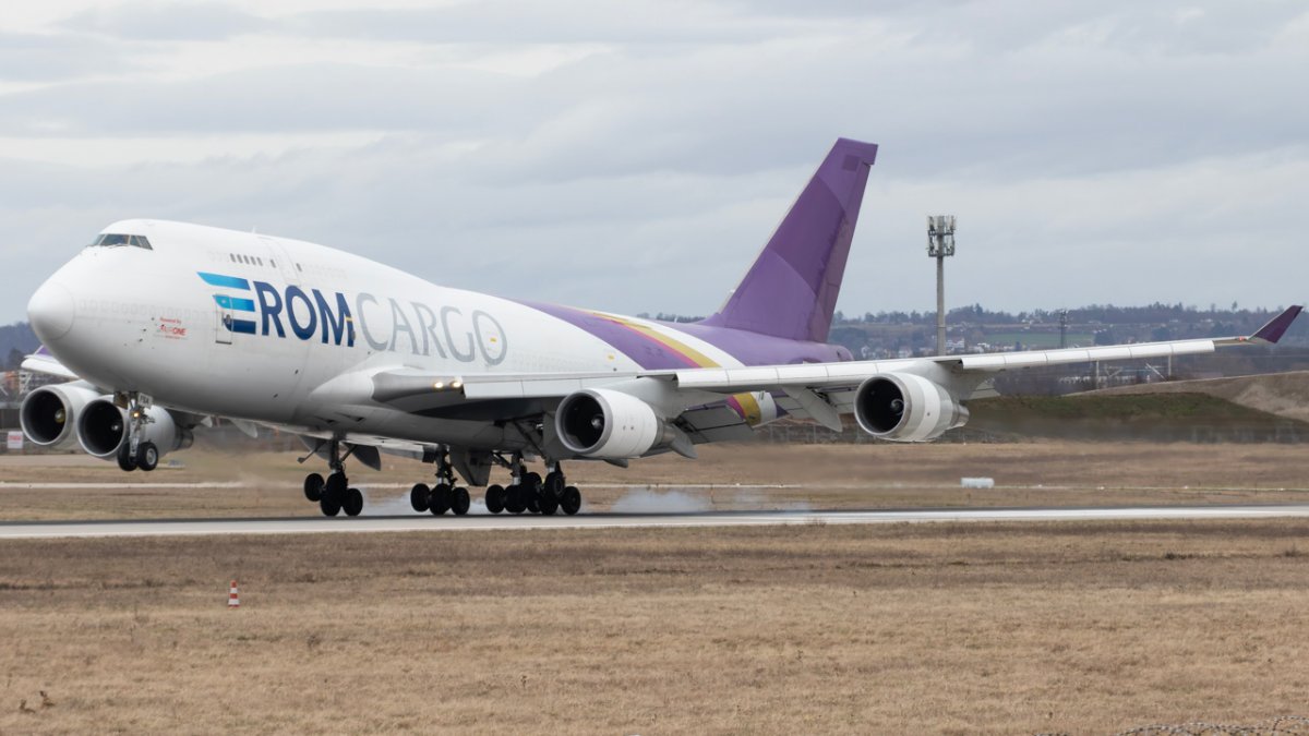 ROM Cargo Airlines B747-4D7 BCF YR-FSA