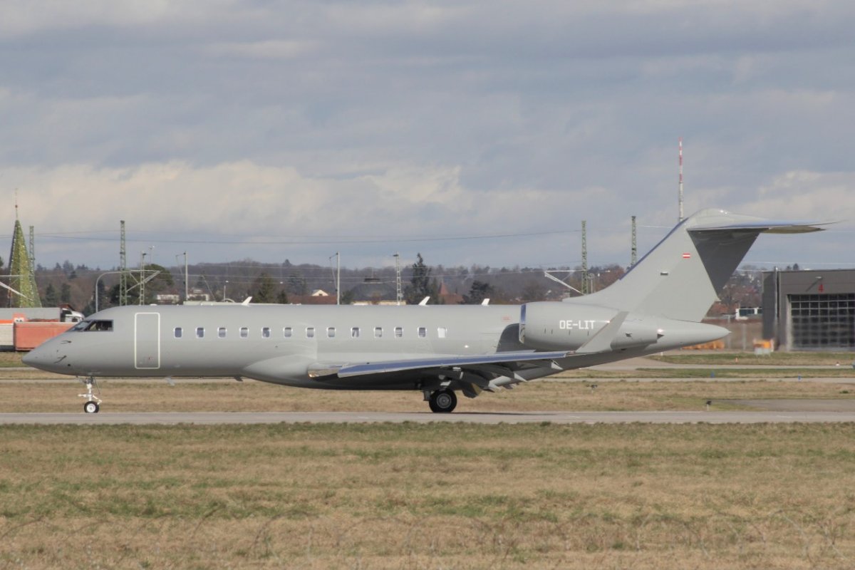 OE-LIT       Bombardier Global 6000      AvconJet