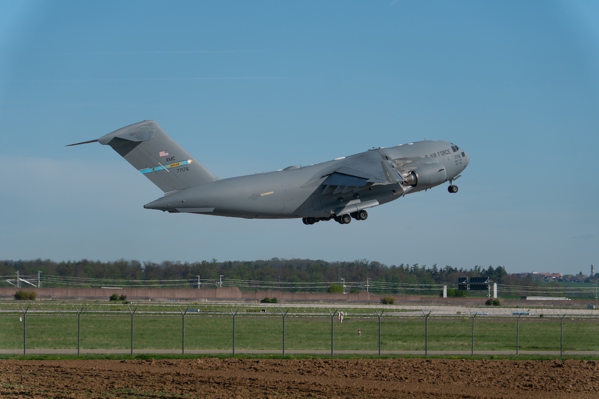 07-7176 USAF C-17 2.jpg