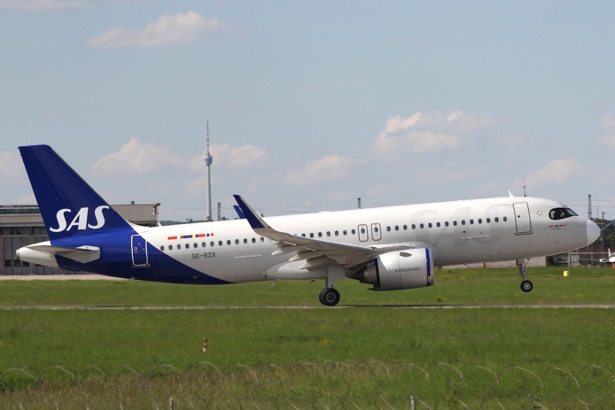 SE-RZX          A320-251N         SAS