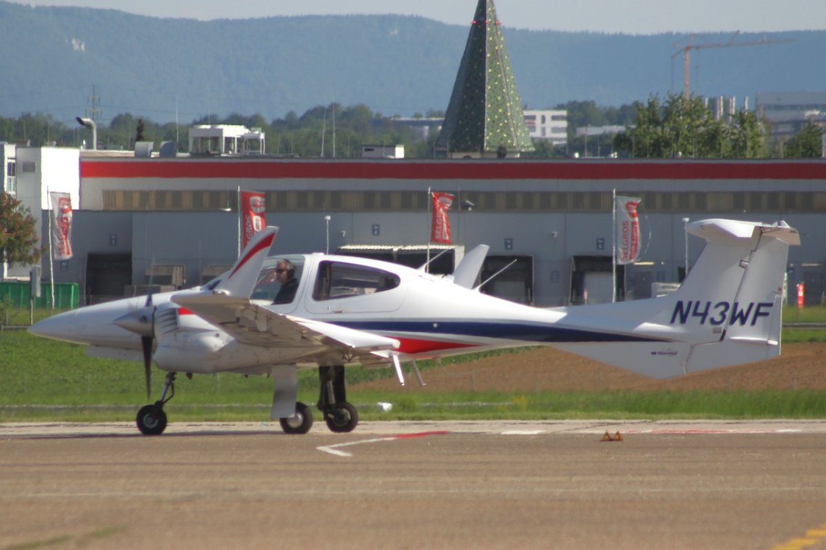 N43WF         Diamond DA42-NG