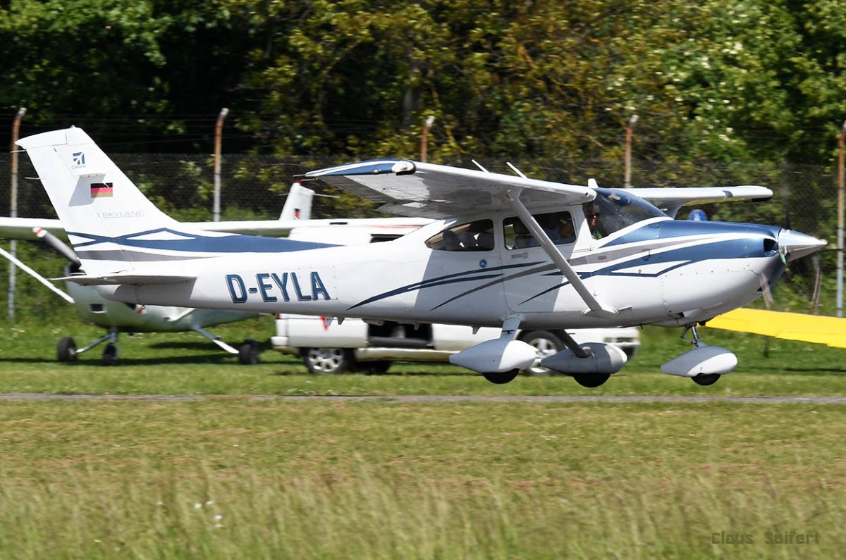 D-EYLA.jpg