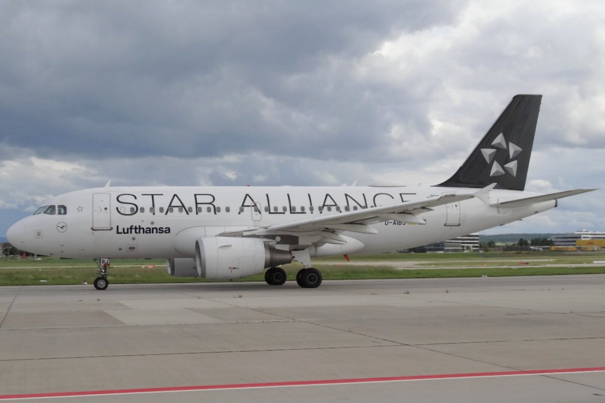 D-AIBJ         A319-112        Lufthansa