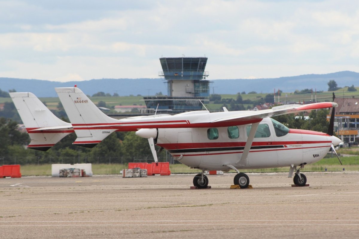 N444HR       Cessna 337H Turbo Skymaster