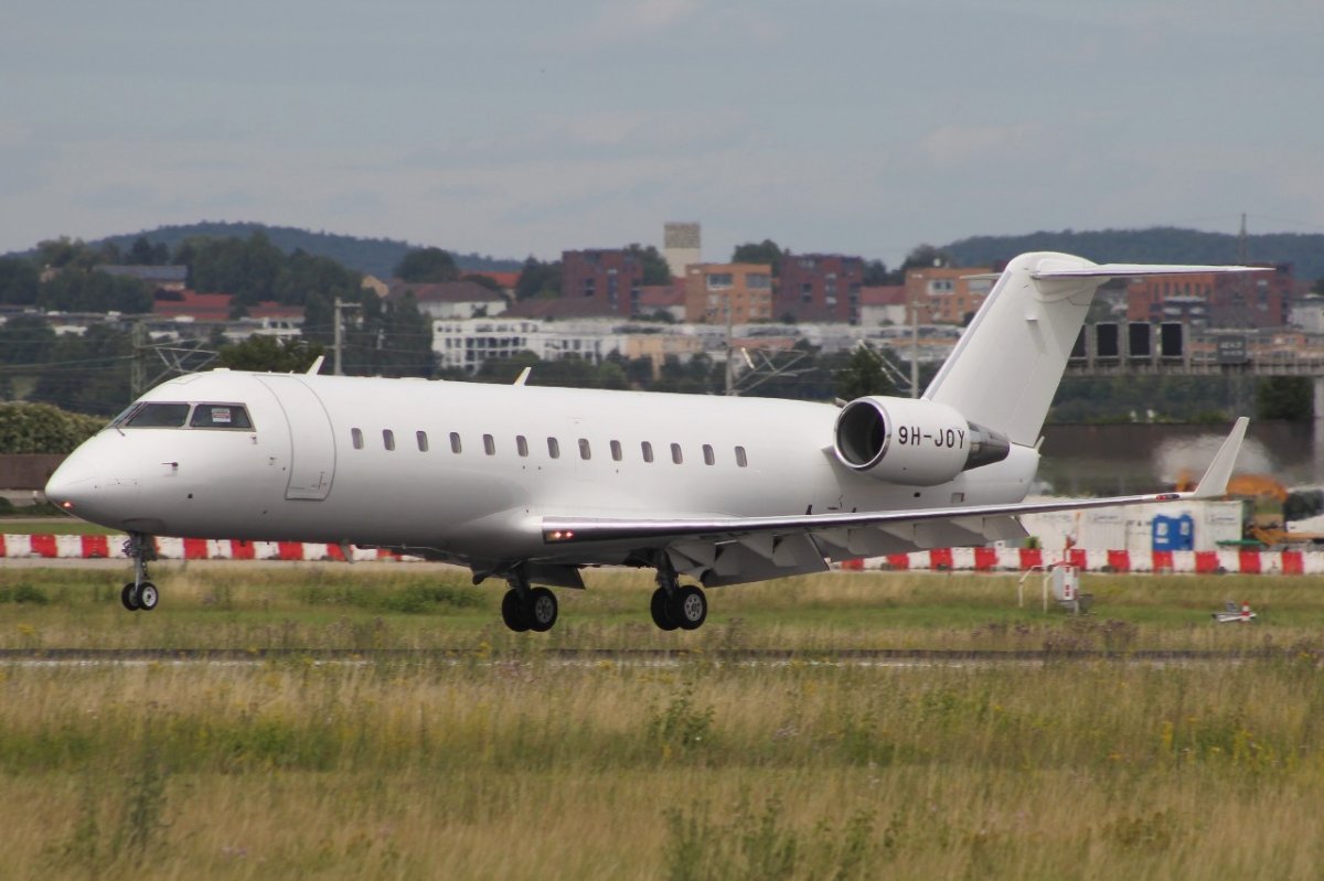 9H-JOY Mitsubishi CRJ-200ER AirX