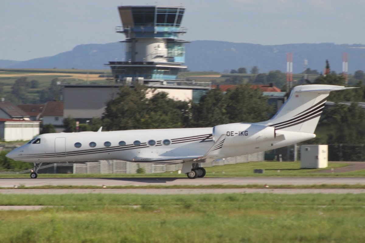 OE-IKG       Gulfstream G550      Skyside