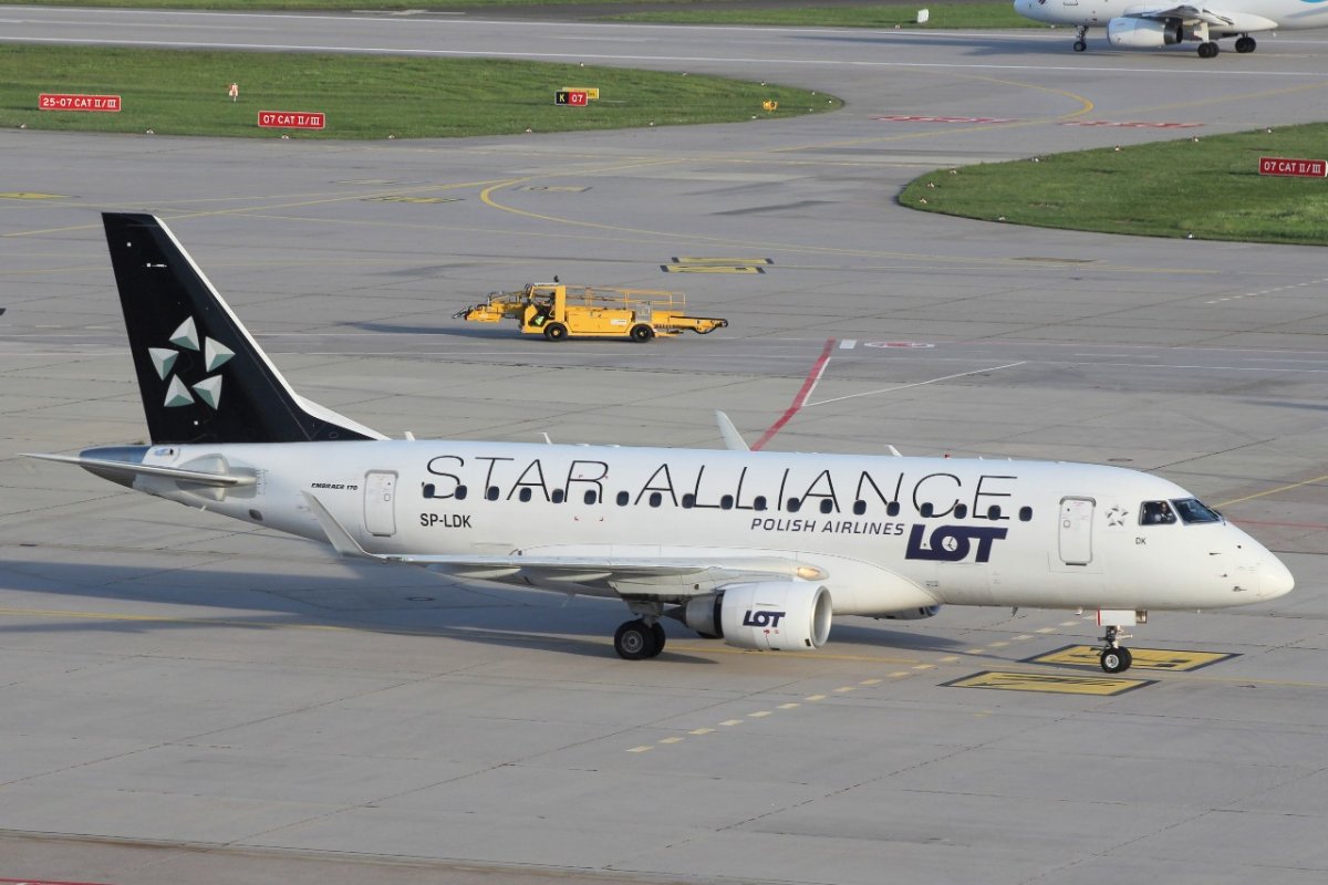SP-LDK         Embraer ERJ-170LR       Polish Airlines