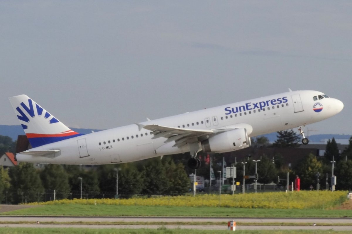 LY-MLK        A320-232        SunExpress