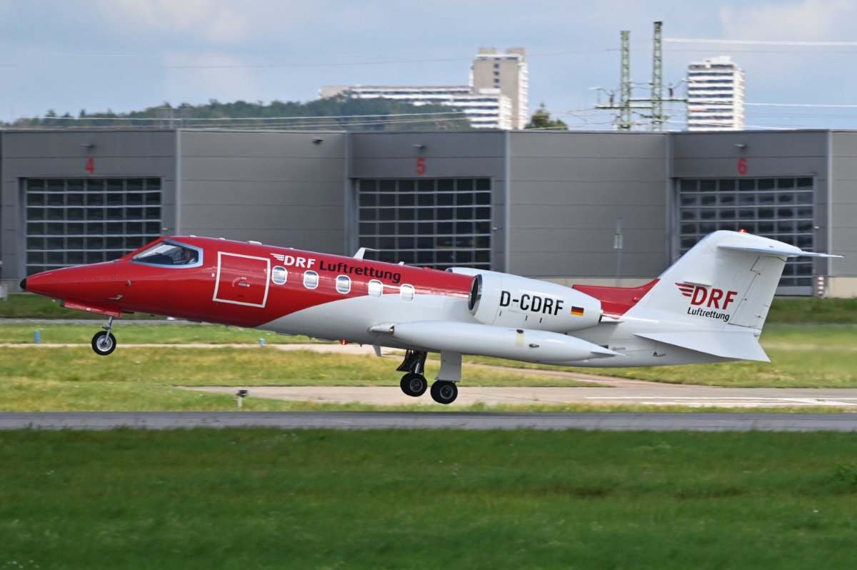 D-CDRF DRF Luftrettung Bombardier Learjet 35A.JPG