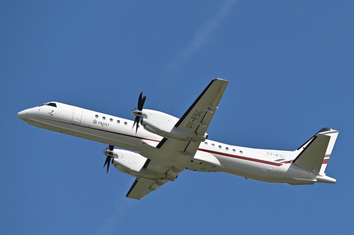 OY-FSC Frost Air Saab 2000.JPG