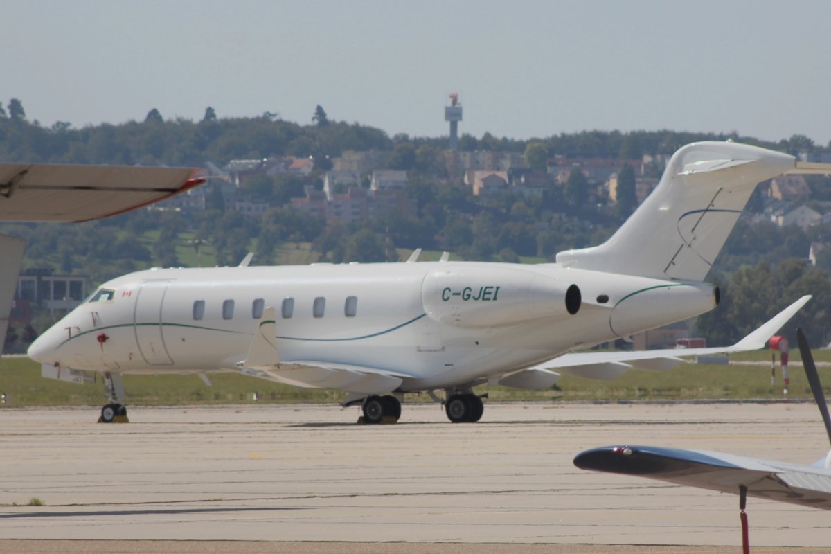 C-GJEI         Bombardier Challenger 350-BD-100-1A10.