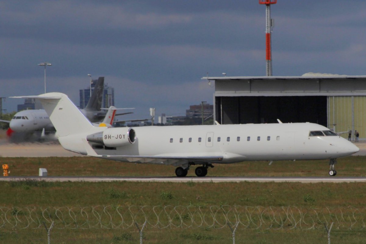 9H-JOY         Mitsubishi CRJ-200ER         Air X