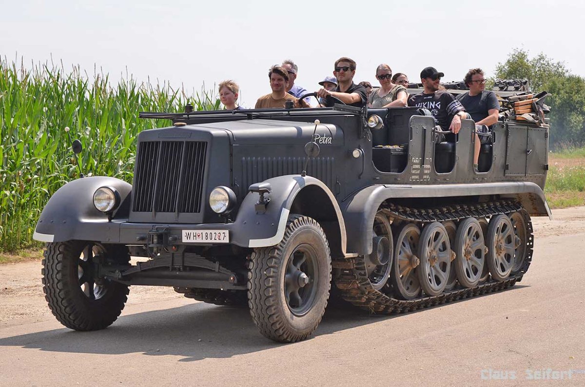 WH 180 227Sd.Kfz 7 8t.jpg