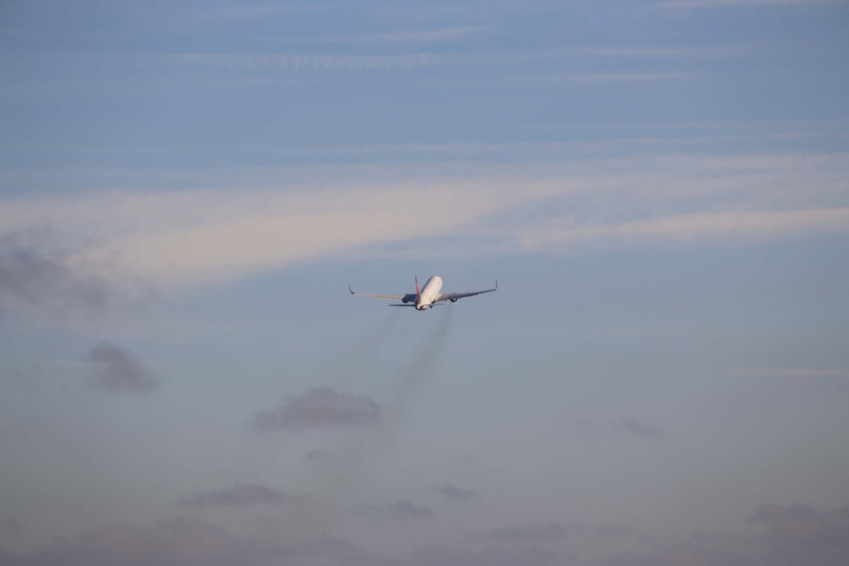 Delta Air Lines - Boeing 767-332(ER) - N186DN