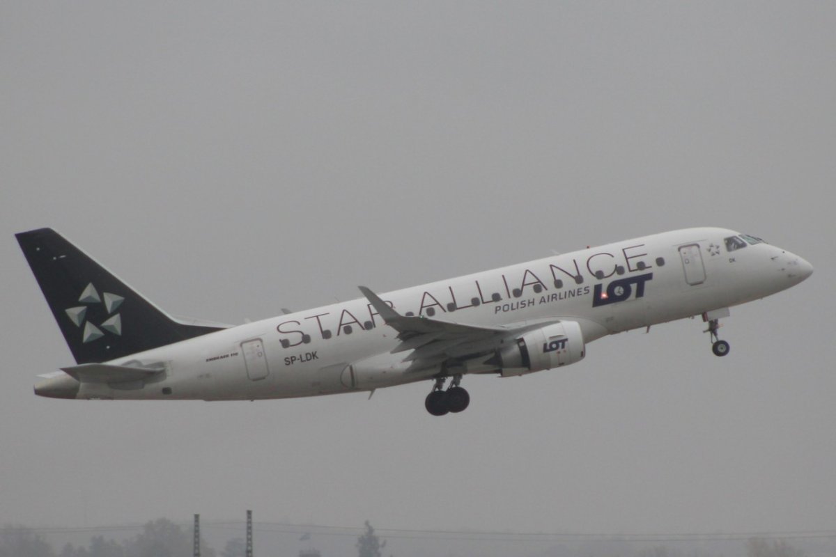 SP-LDK        Embraer E170STD     LOT