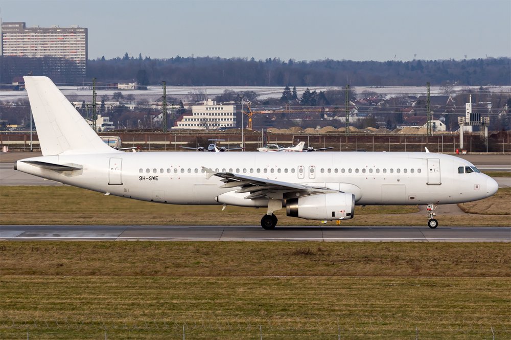 Avion Express Malta / 9H-SWE / Airbus A320-232