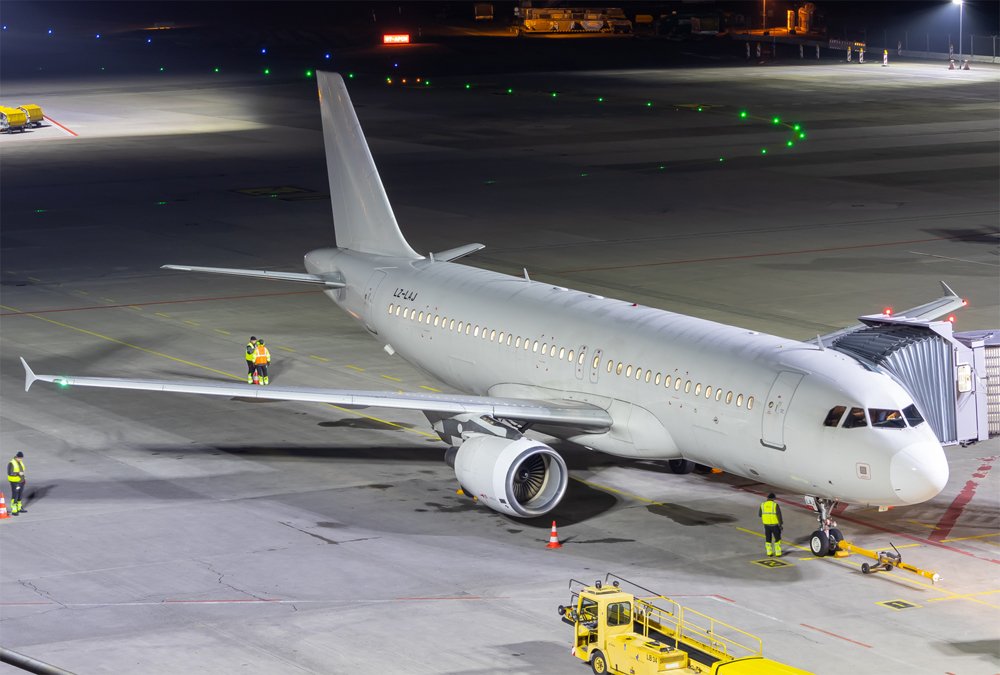 European Air Charter / LZ-LAJ / Airbus A320-214
