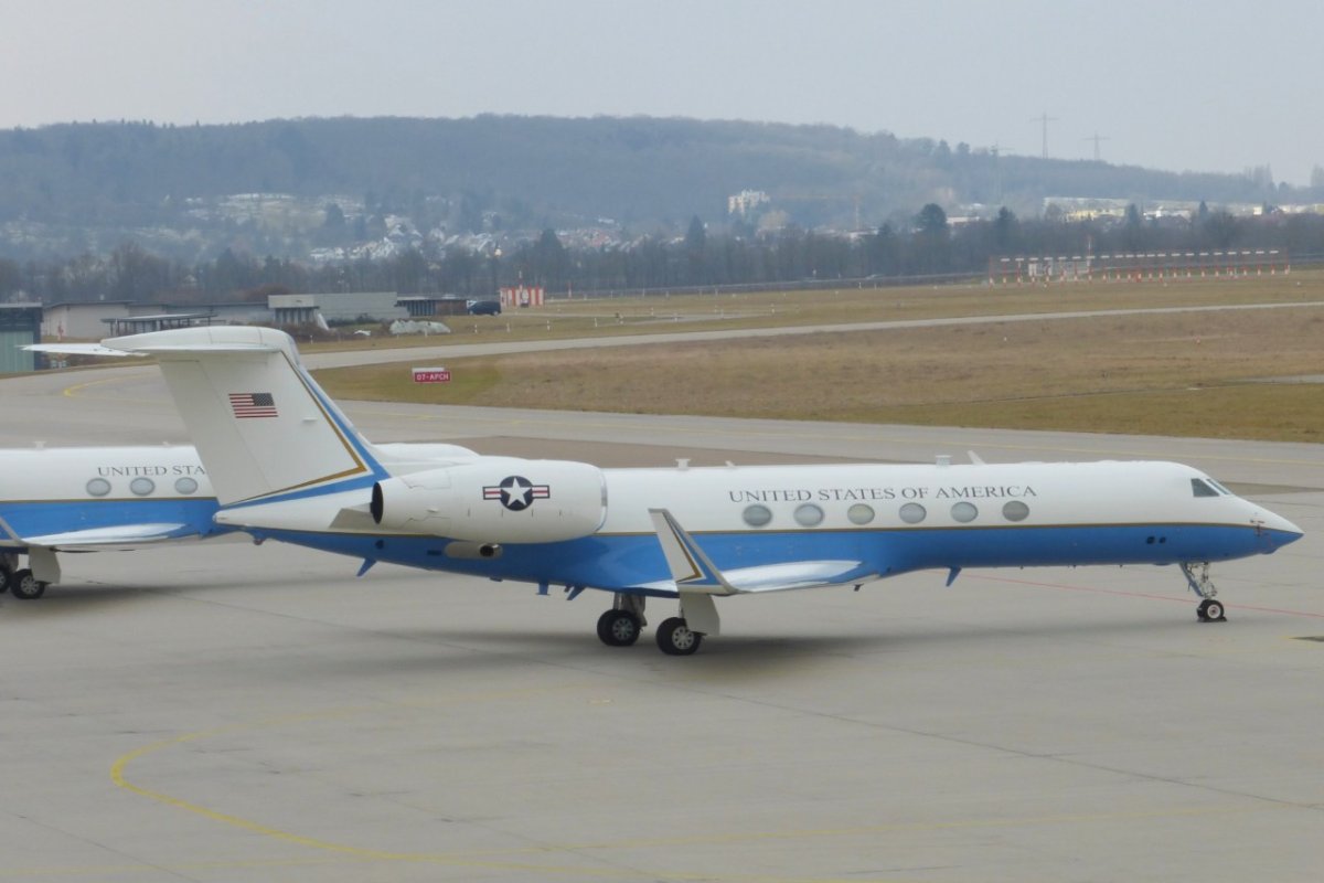 97-0400    C-37A       USAF