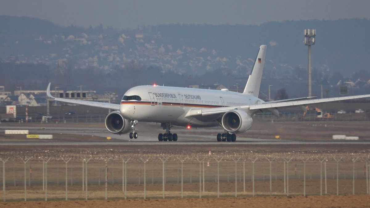 Plane Spotting 141 Paint 3-01~01~01.jpg