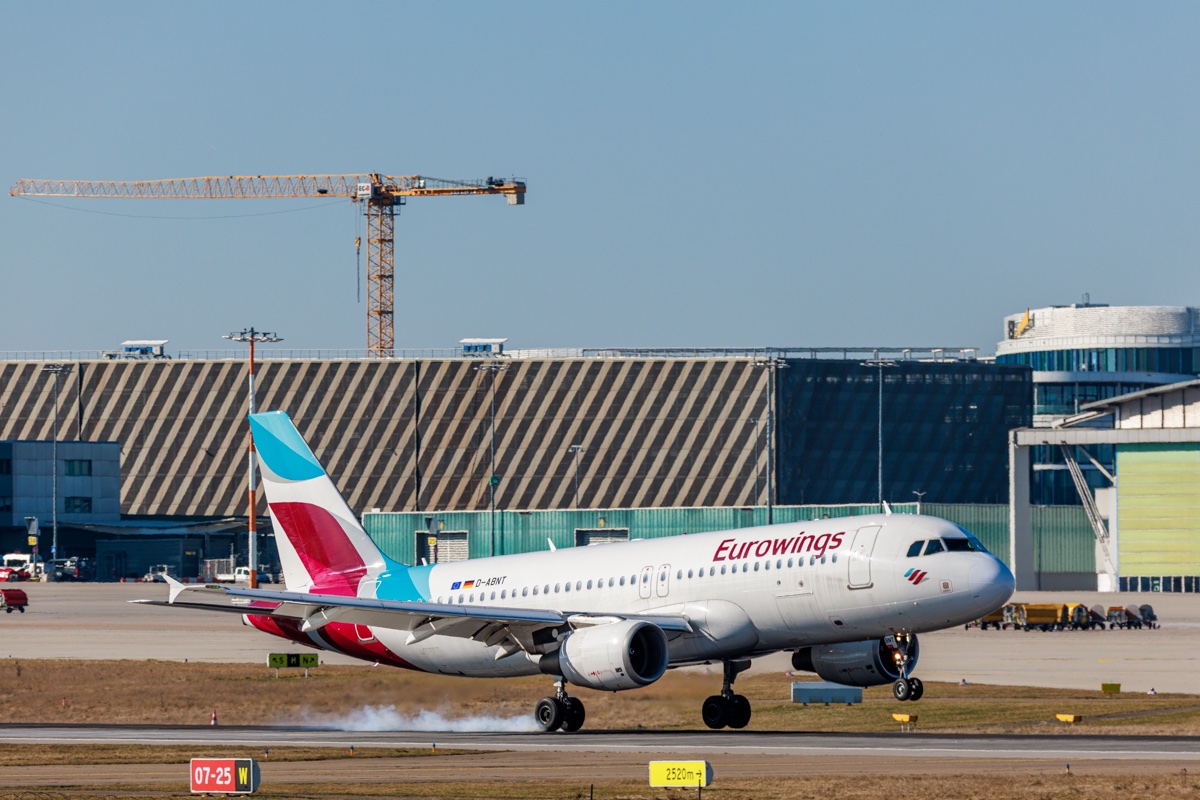 20250302-A320, D-ABNT, EWG.jpg