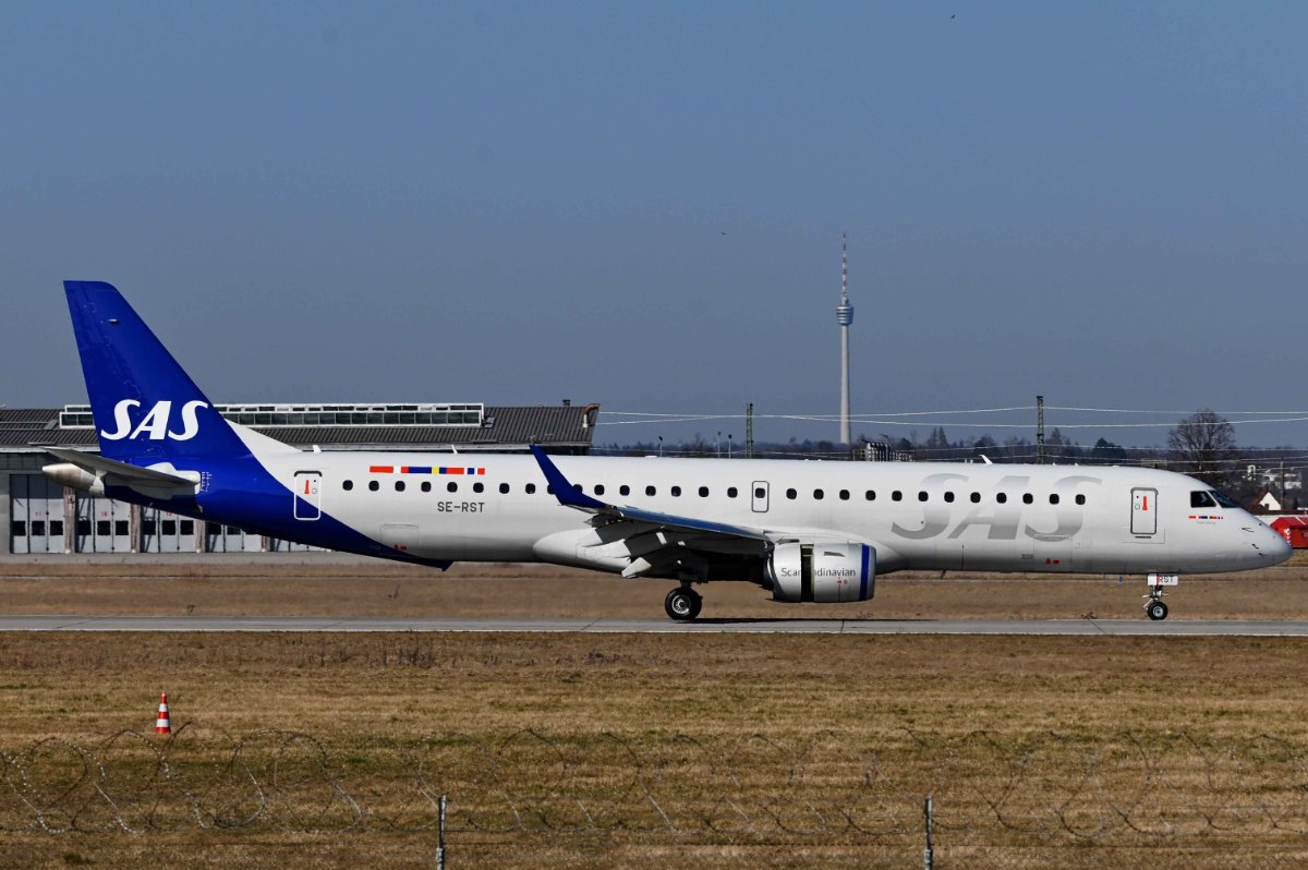 SE-RST SAS Link Embraer ERJ-190-200LR.JPG