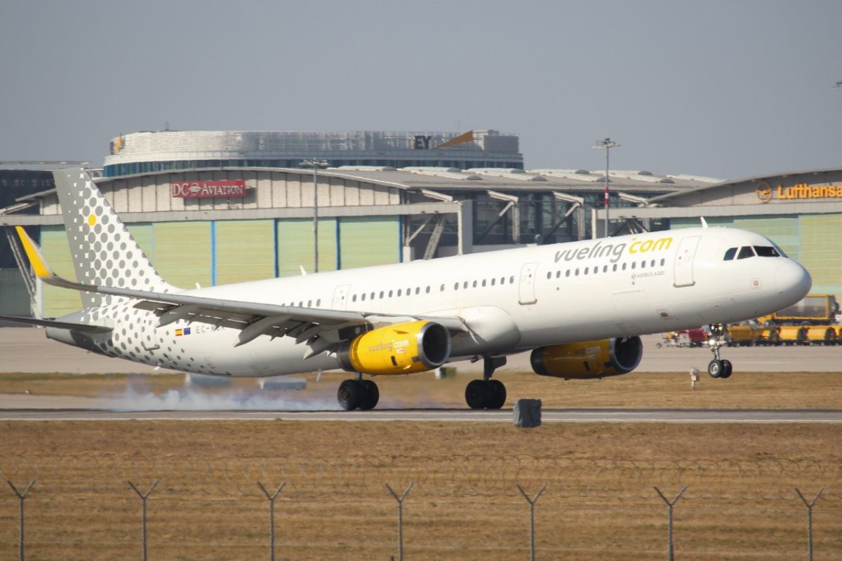 EC-MJR            A321-231         Vueling