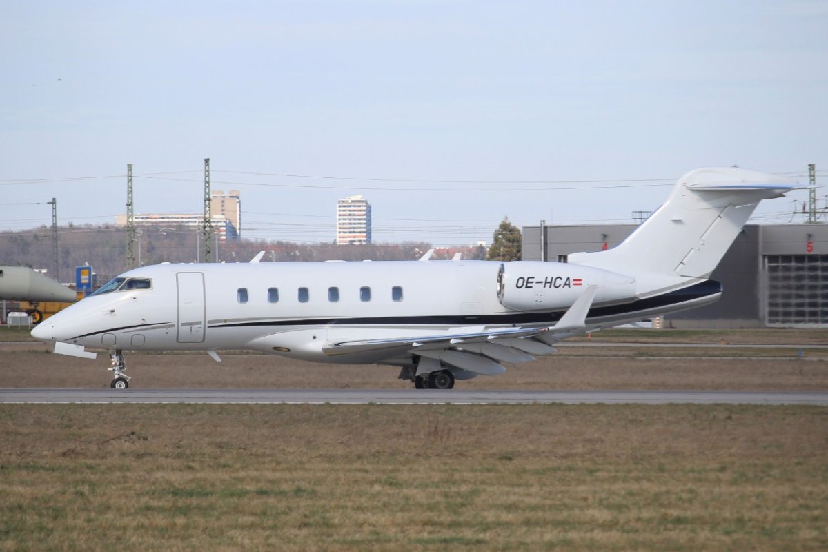 OE-HCA  Bombardier Challenger 300  AvconJet
