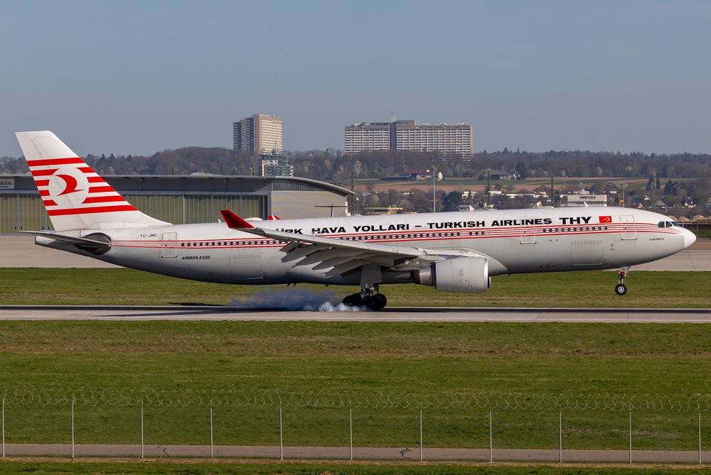 Turkish Airlines / TC-JNC / Airbus A330-203