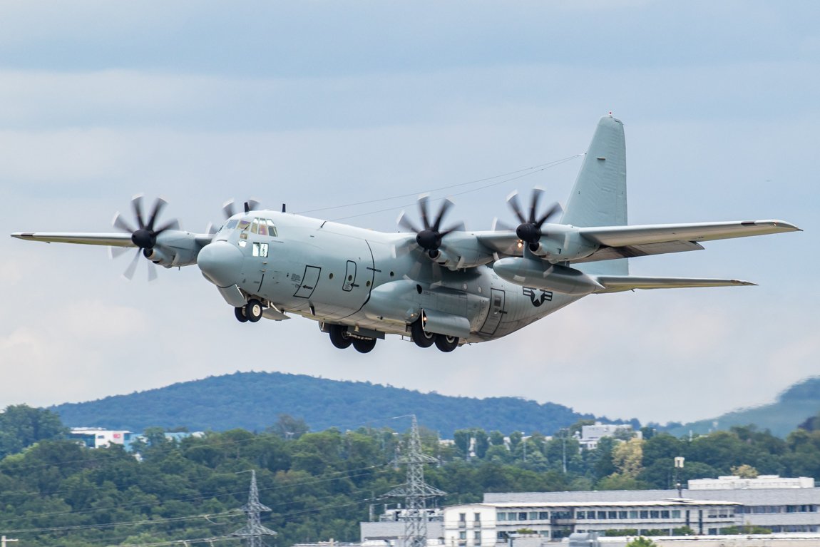 27.5.2025_USMarineCorps_164762_C-130.jpg