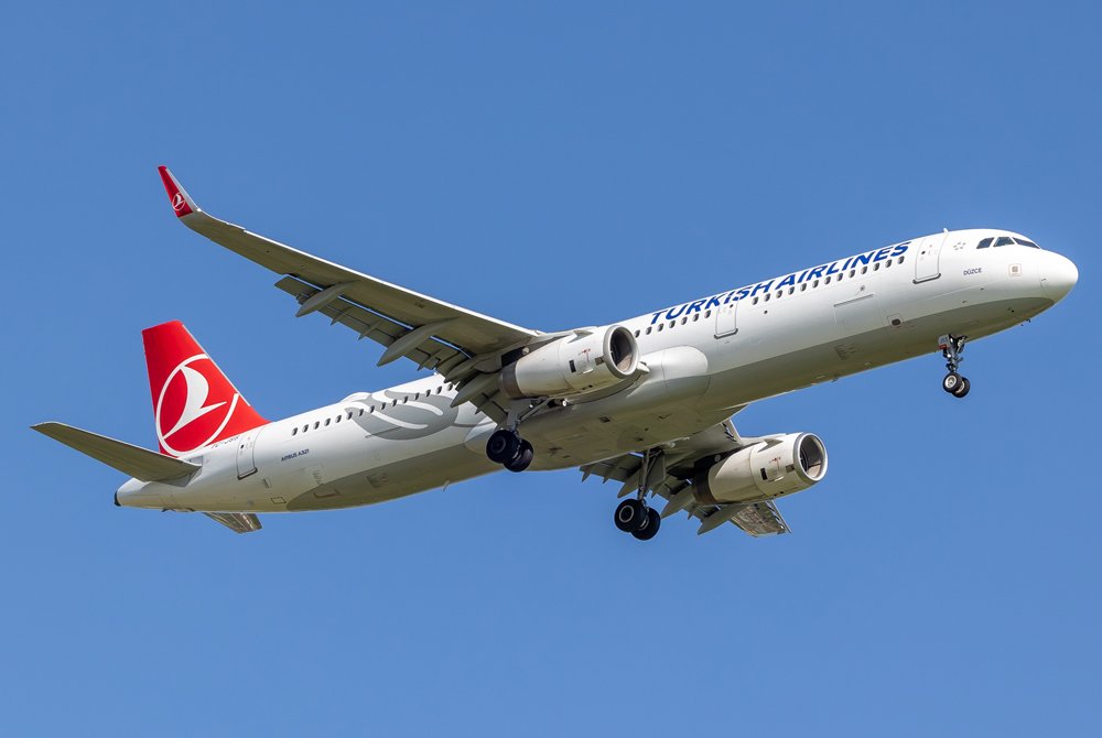 Turkish Airlines / TC-JSS / Airbus A321-231