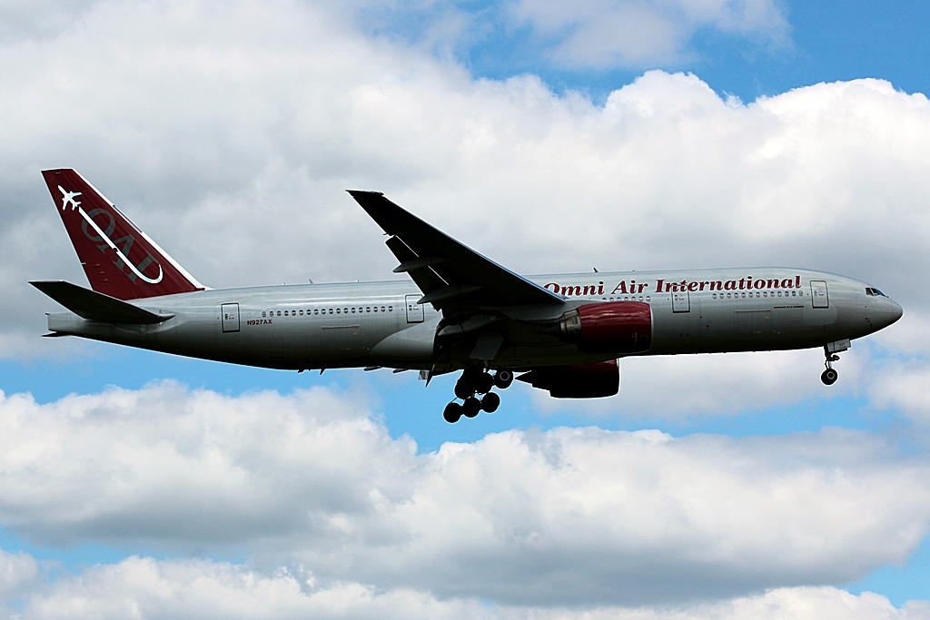 N927AX  Boeing 777-222(ER)  Omni Air International  Ramstein 22.07.2012 0 (37).JPG