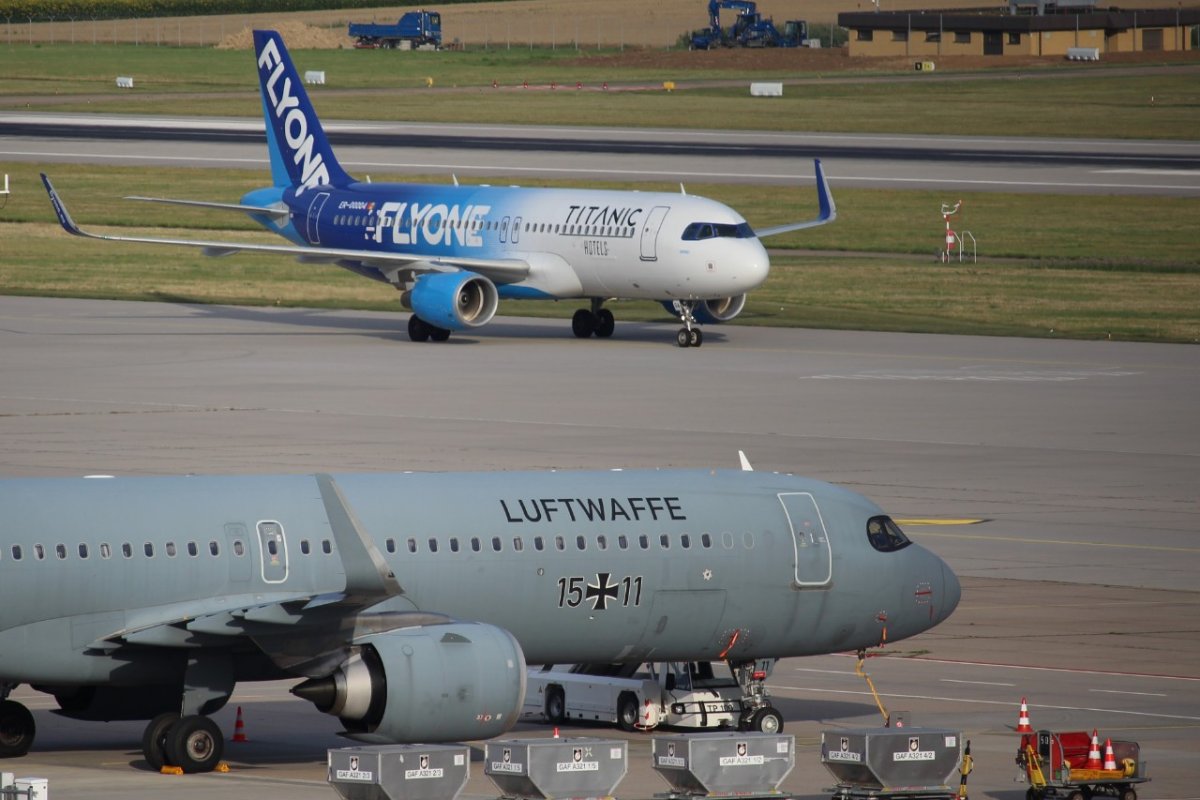 ER-00004          A320-214           FlyOne