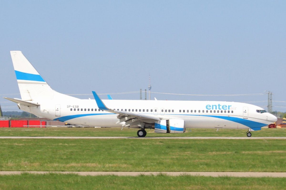 SP-ESB            737-8Q8           Enter Air