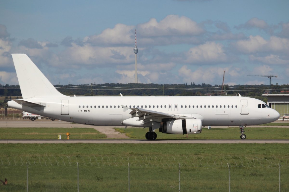 LY-MLN         A320-232        'Transavia'