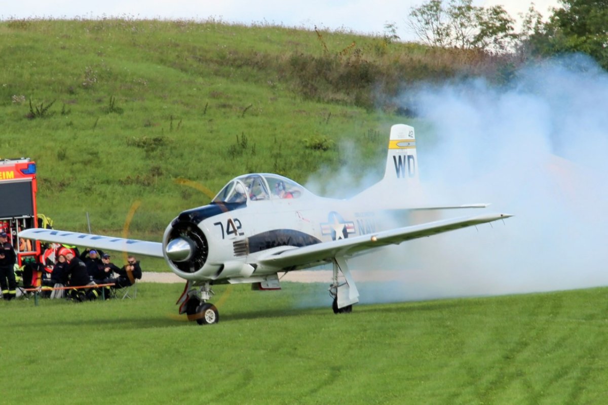 N1742R          T-28D