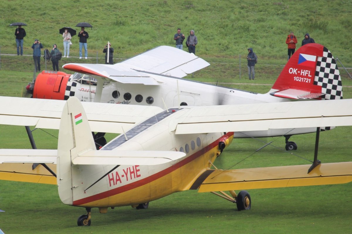 HA-YHE/OK-HFL       Antonov An-2