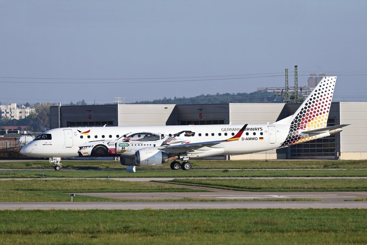 German Airways   Embraer ERJ-190-100IGW   D-AMWO (2)   ( Deutsche Tourenwagen Masters ).JPG