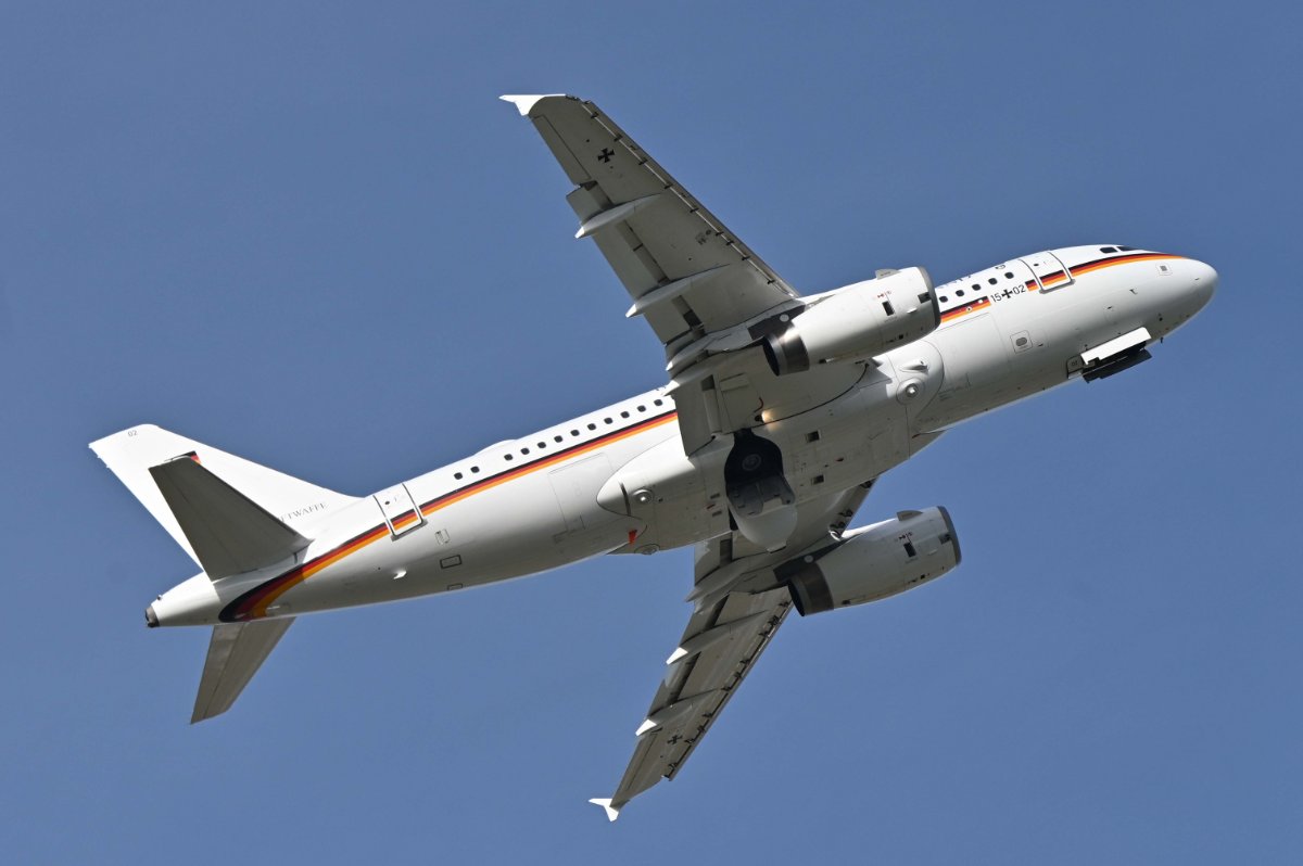 15+02 Bundeswehr Luftwaffe Airbus A319-133X(CJ).JPG