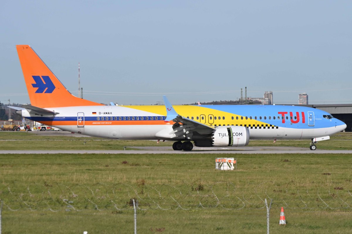 D-AMAH TUIfly Boeing 737-8 MAX.JPG