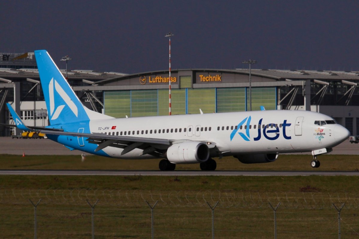 TC-JFH             737-8F2               AJet