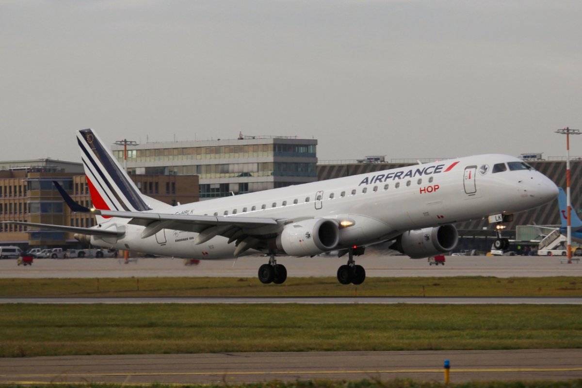 F-HBLK             Embraer ERJ-190STD      Air France
