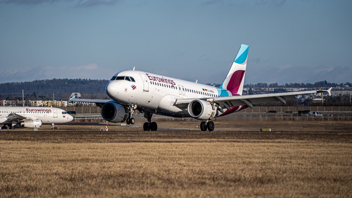 A319-112, D-ABGQ, Eurowings + im Hintergrund A319-132, D-AGWP, Eurowings