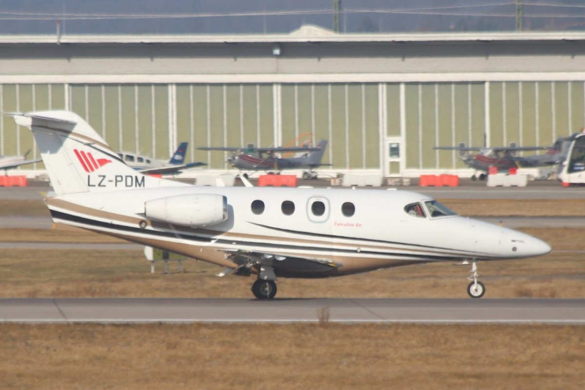 LZ-PDM        Beechcraft Premier 1       Paradox Jets