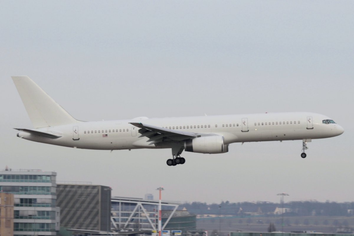 '02-4452'      C-32B        USAF