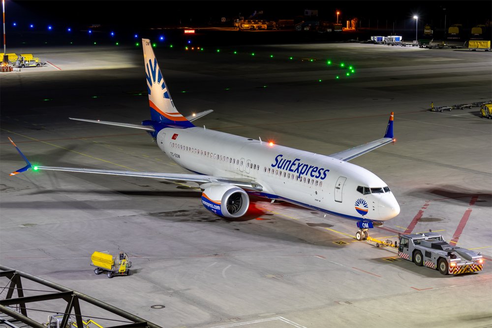 SunExpress / TC-SOM / Boeing 737-8 MAX