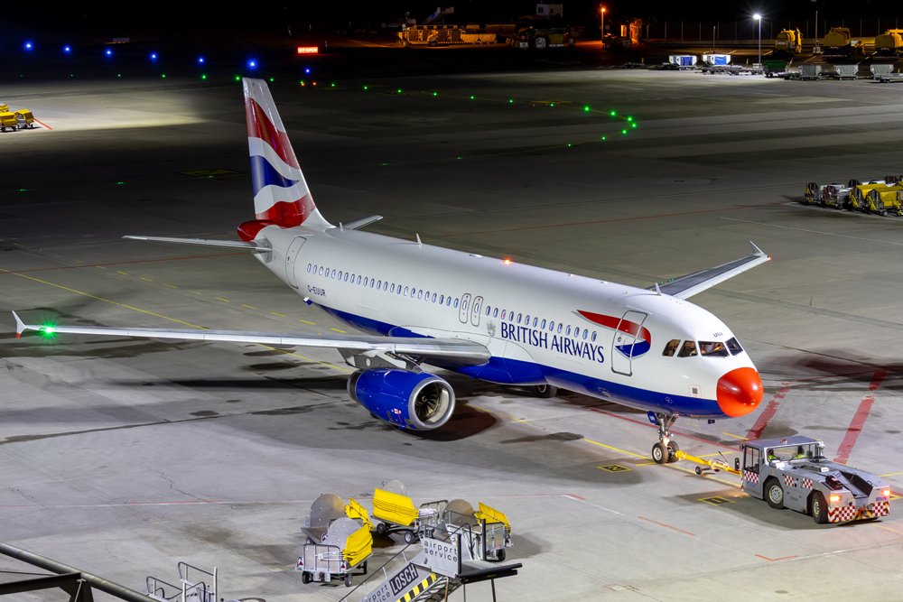 Britsih Airways / G-EUUR / Airbus A320-232