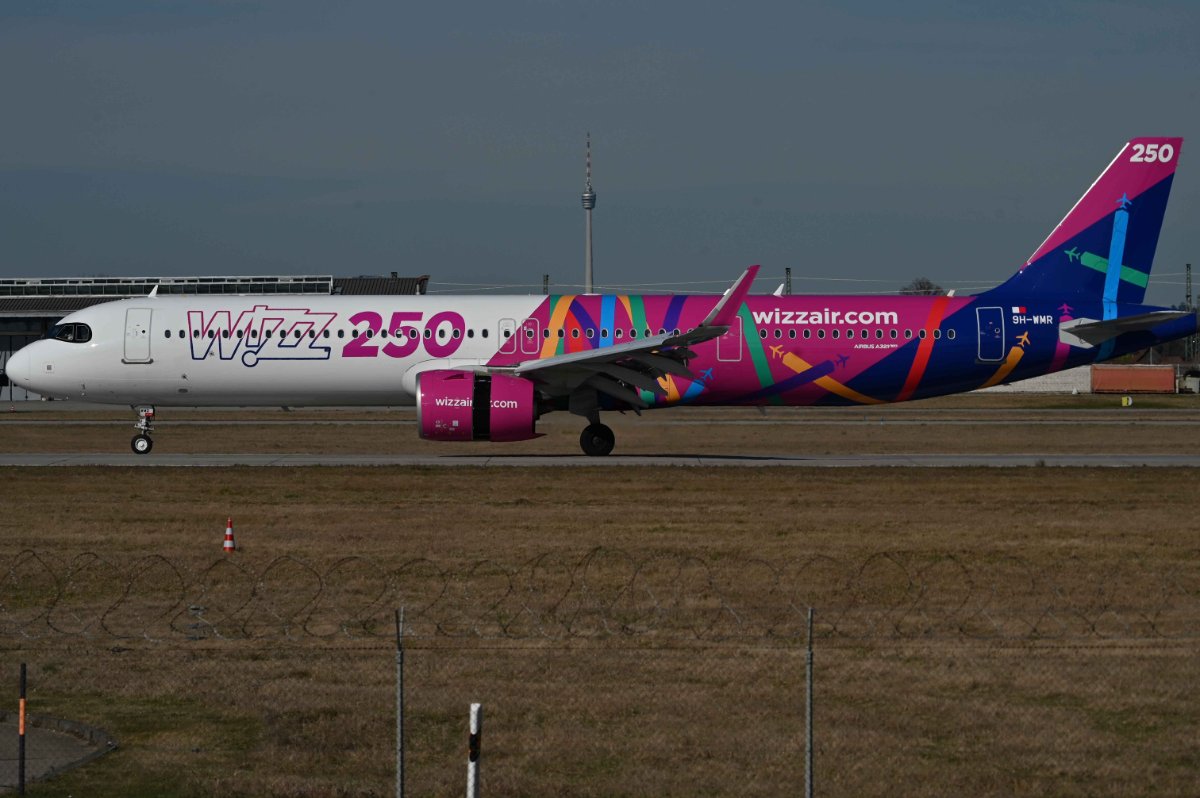 9H-WMR Wizz Air Malta Airbus A321-271NX 250th Aircraft.JPG