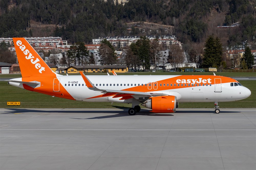 easyJet / G-UZHZ / Airbus A320-251N